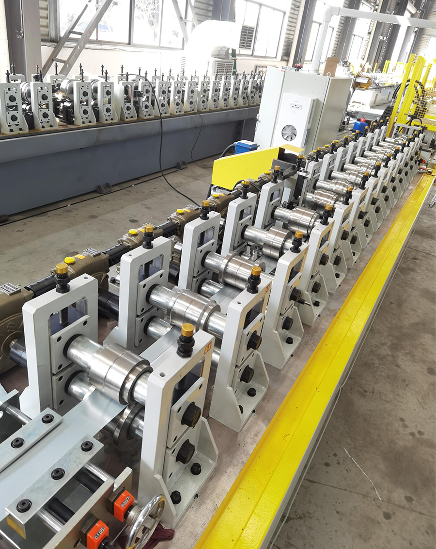 Rollformmaschine für Trockenbauprofile: Produktionsanleitung für Metallbolzen und -schienen